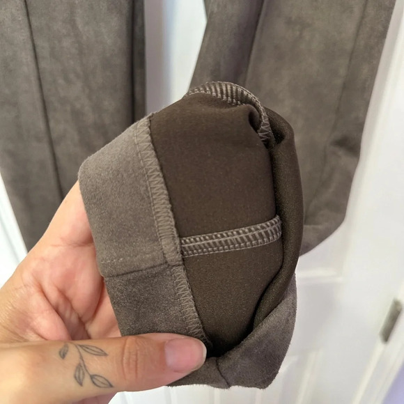 Andrew Marc | Women's Super Soft Stretch Faux Suede Pull On Pants | Size: Medium - Picture 6 of 9